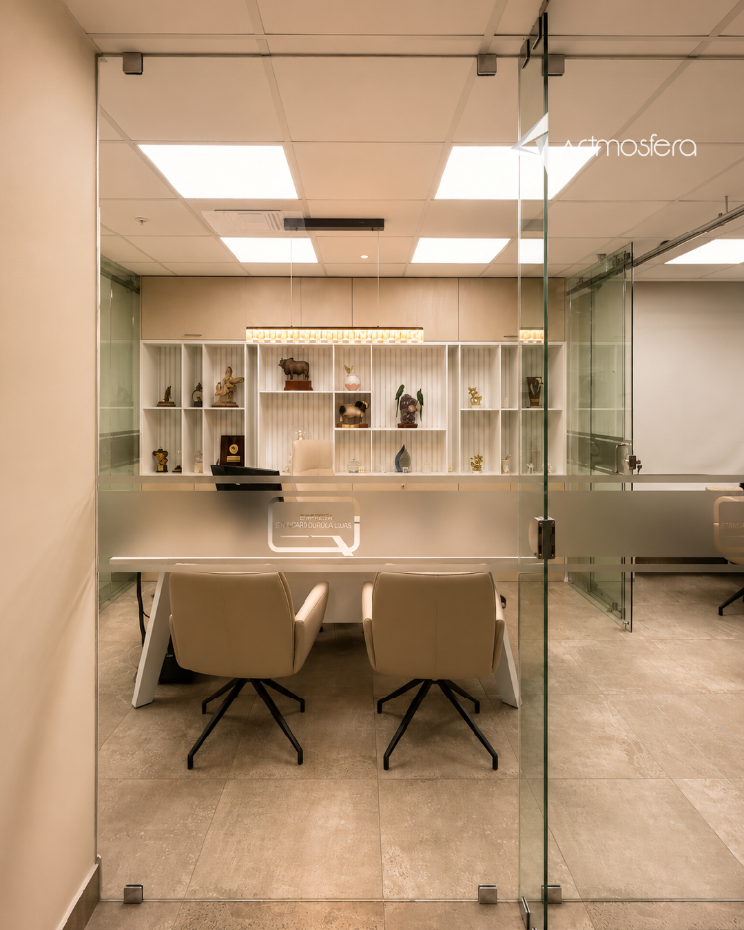Diseno de oficina Empresas Estuardo Quirola Lojas - foto 04 Artmosfera
